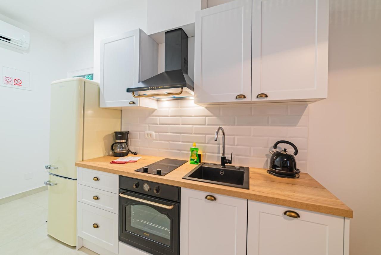 Apartman Lena Centar Bol Exterior photo